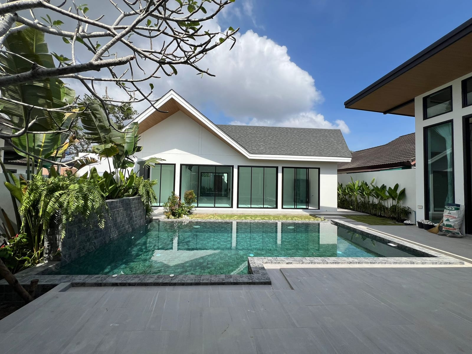 Modern Pool Villa — Chalong 4