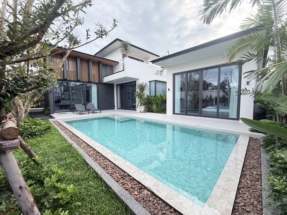 4-Bedroom Luxury Pool Villa for Rent in Chalong