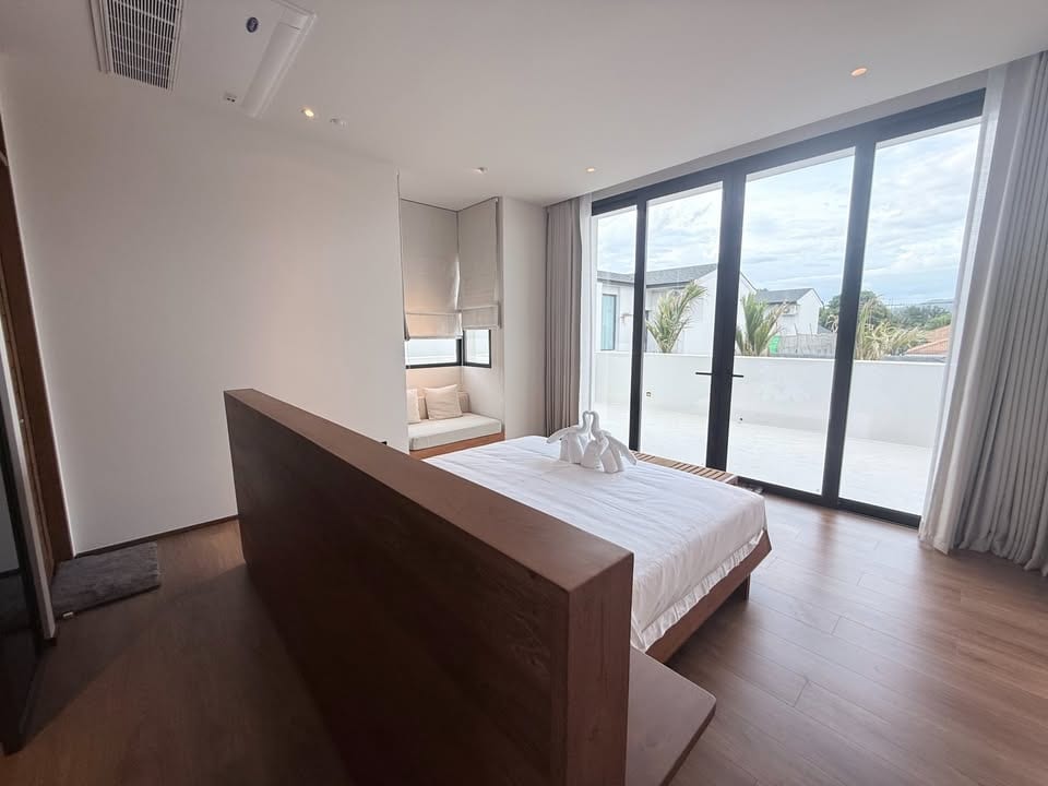 4-Bedroom Luxury Pool Villa for Rent in Chalong 12