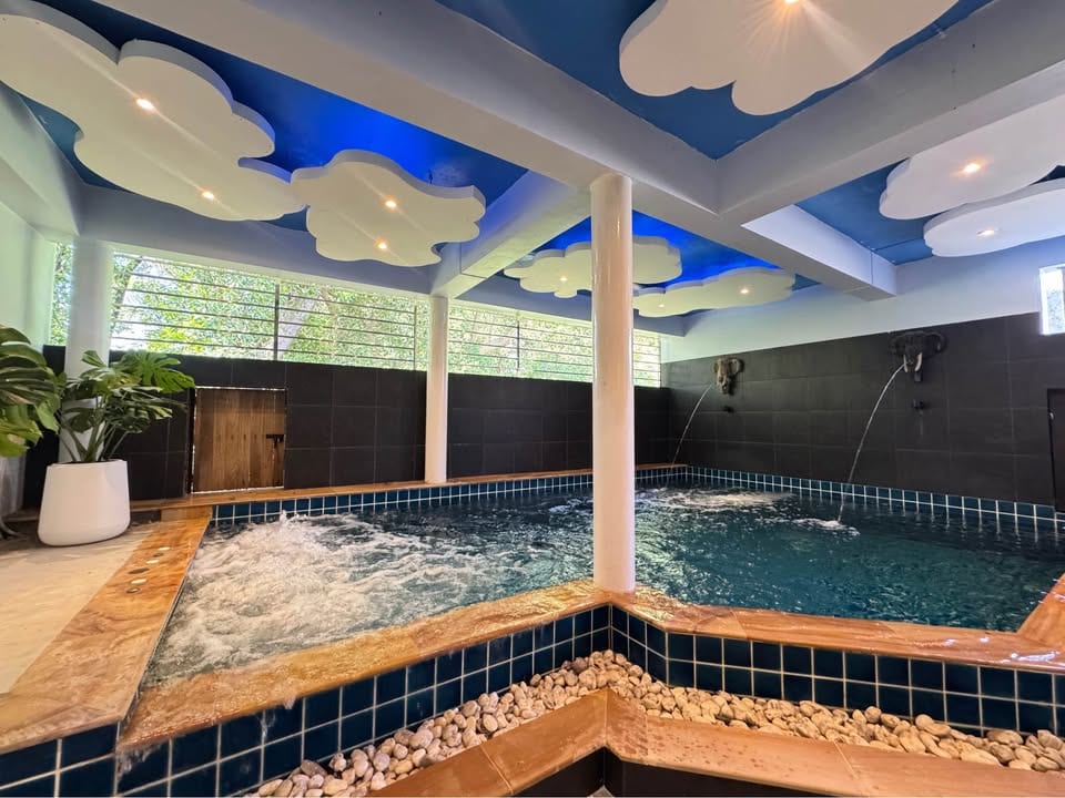 Three-Bedroom Villa with Covered Pool — Suriyaporn Place, Chalong