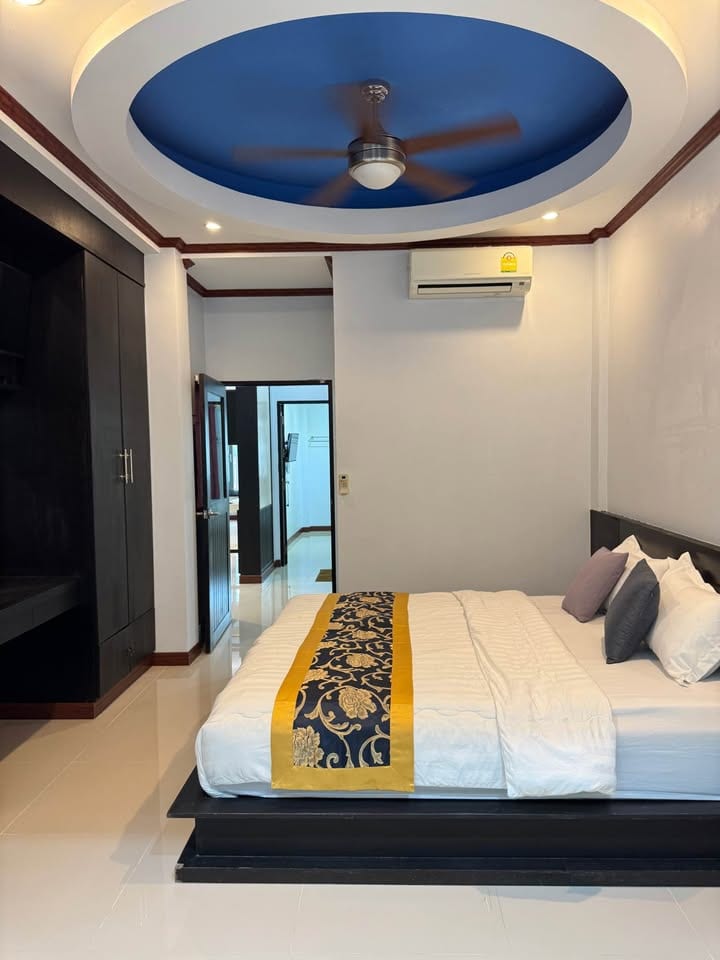 Three-Bedroom Villa with Covered Pool — Suriyaporn Place, Chalong 12