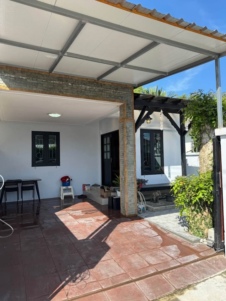 Three-Bedroom Villa with Covered Pool — Suriyaporn Place, Chalong 13
