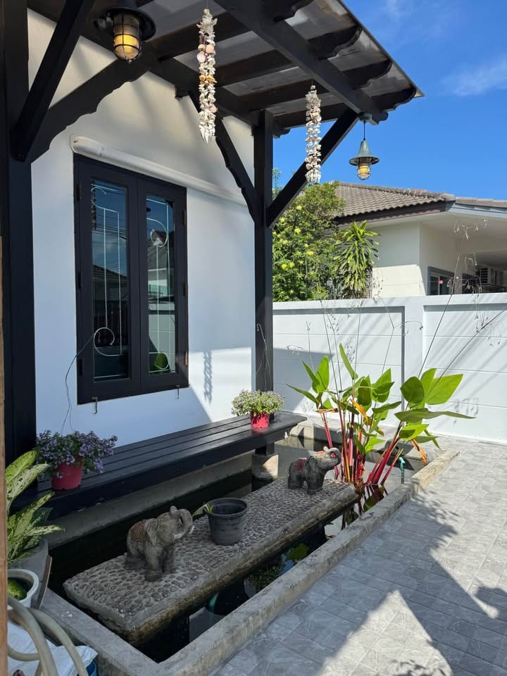Three-Bedroom Villa with Covered Pool — Suriyaporn Place, Chalong 14