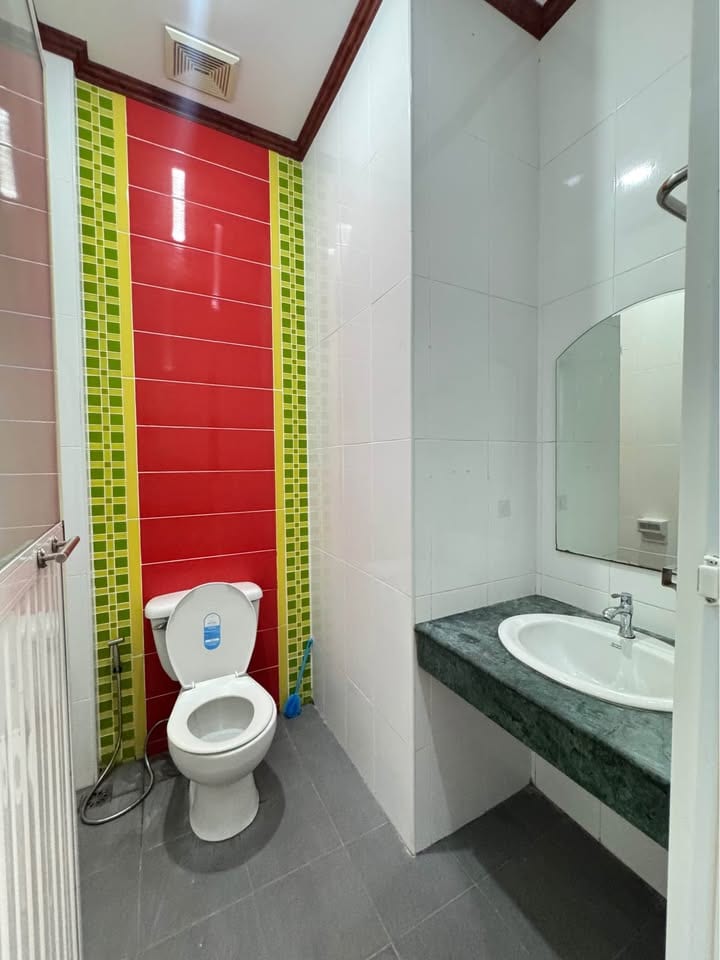 Three-Bedroom Villa with Covered Pool — Suriyaporn Place, Chalong 15