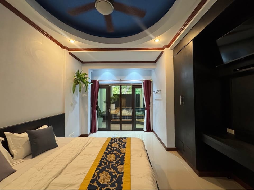 Three-Bedroom Villa with Covered Pool — Suriyaporn Place, Chalong 6