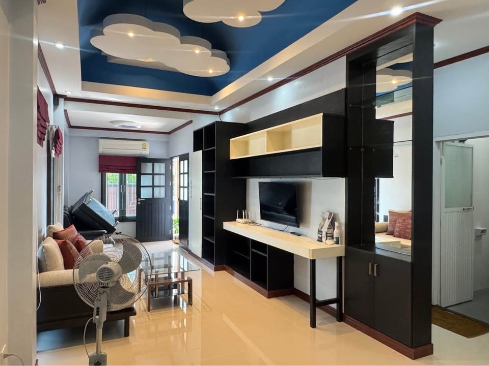 Three-Bedroom Villa with Covered Pool — Suriyaporn Place, Chalong 8