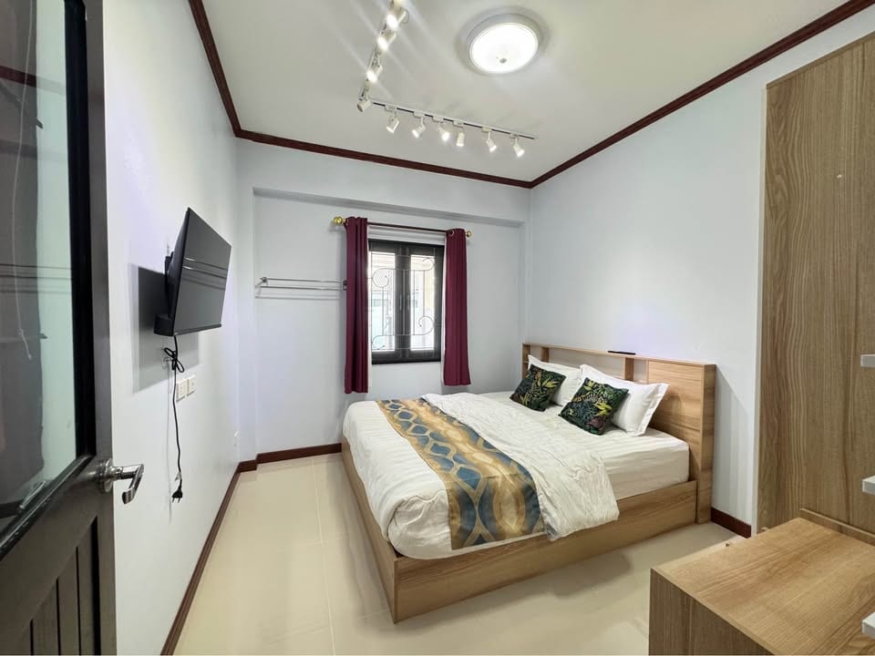 Three-Bedroom Villa with Covered Pool — Suriyaporn Place, Chalong 9