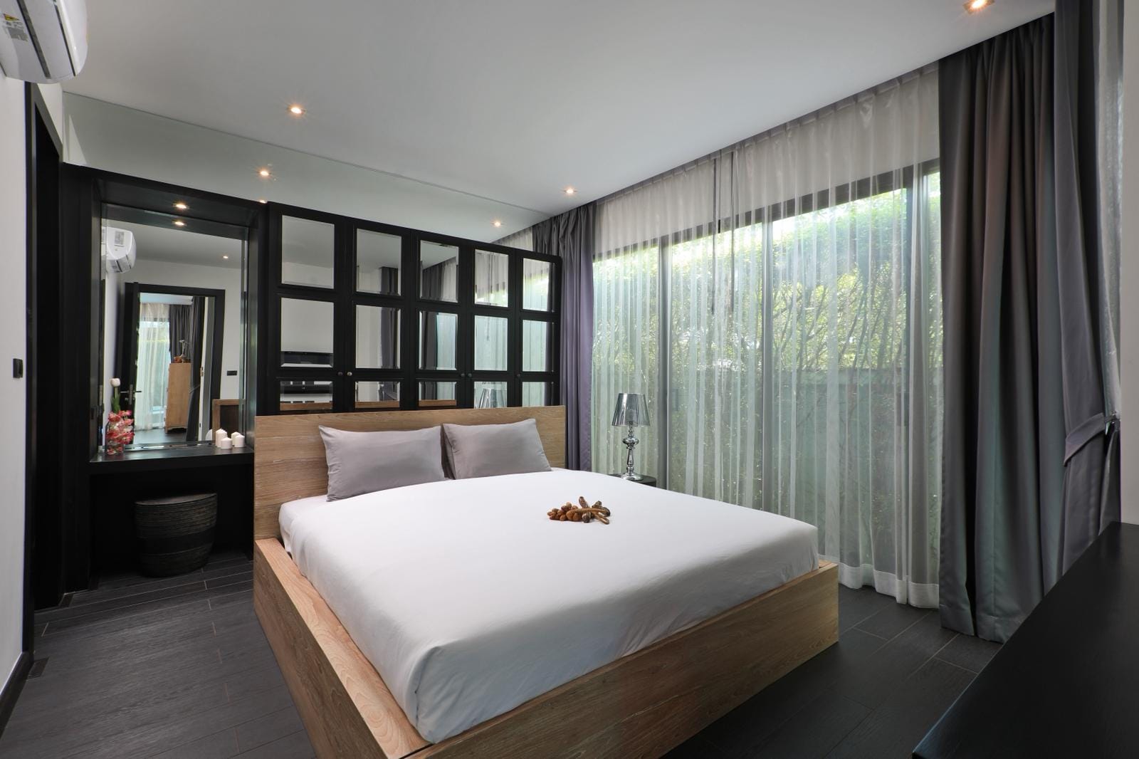 Modern 2-Bedroom Pool Villa with Tenant 5