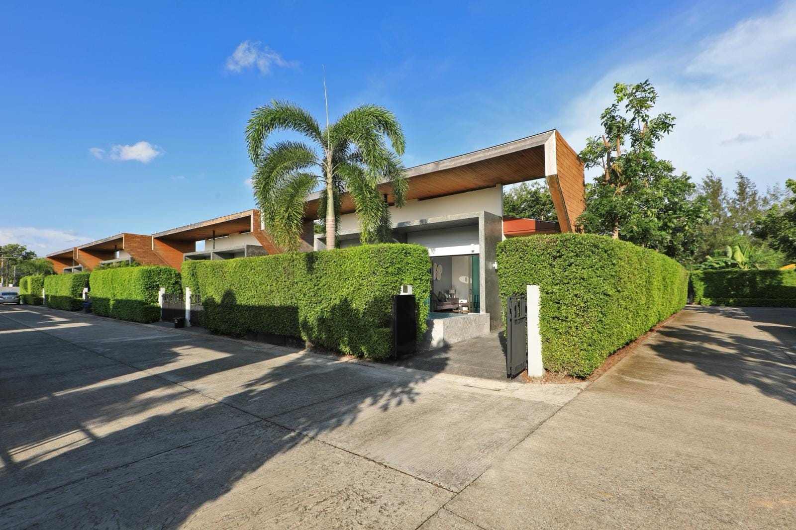 Modern 2-Bedroom Pool Villa with Tenant 8