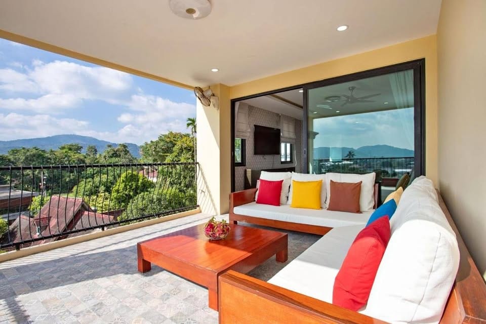 Seaview 3-Bedroom Apartment with Rooftop Pool — Chalong 14