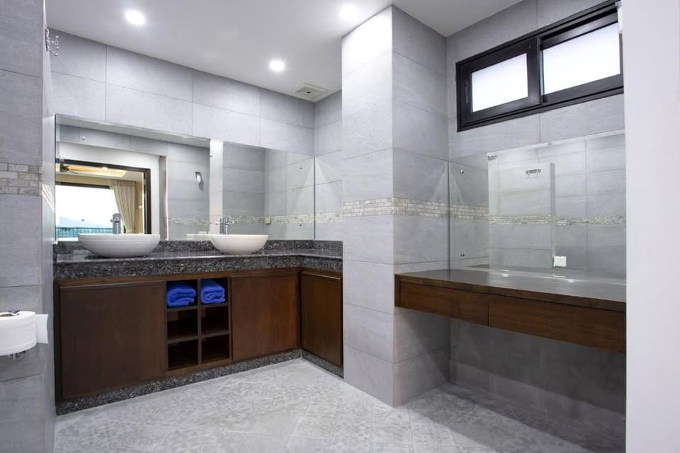 Seaview 3-Bedroom Apartment with Rooftop Pool — Chalong 6