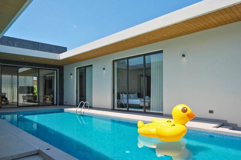 4-Bedroom Villa for Rent in Chalong, Phuket — pool view