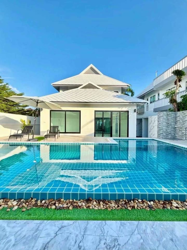 3-Bedroom Villa for Rent in Chalong, Phuket — pool view