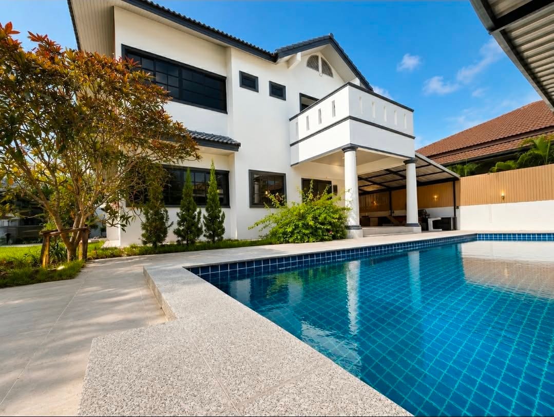 Mountain-View Pool Villa with Guest House — Chalong 7