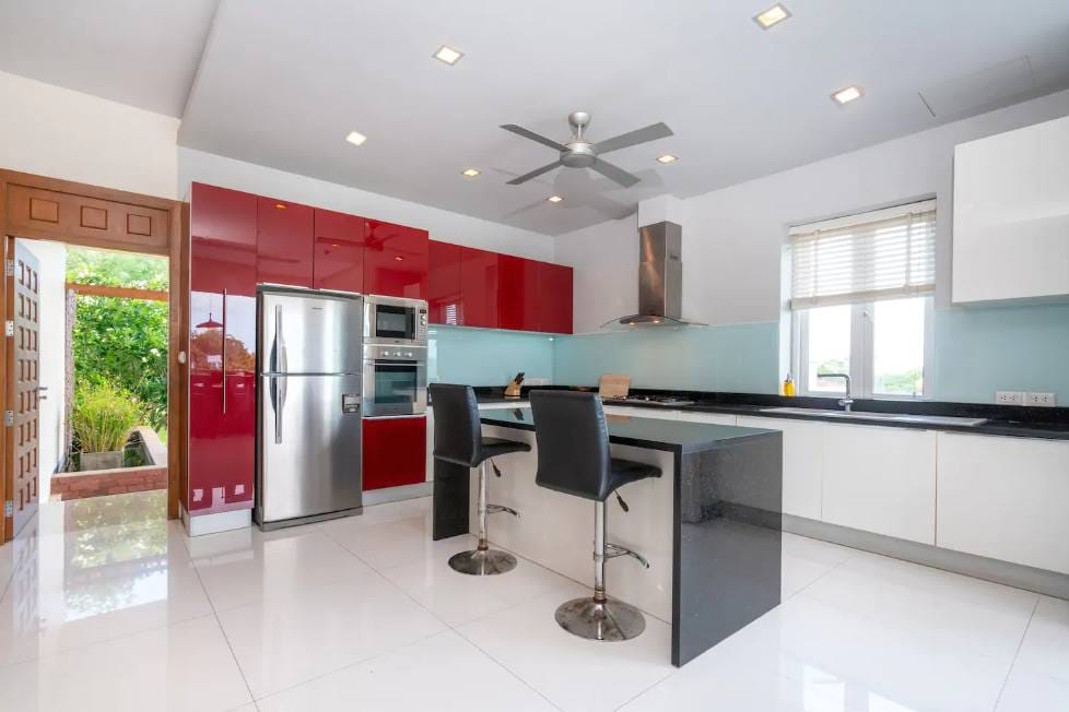 Luxury 6-Bedroom Hillside Pool Villa for Rent - Chalong 9