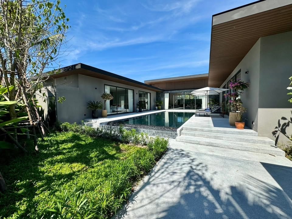 Luxury Pool Villa with Sunken Lounge — Chalong 10