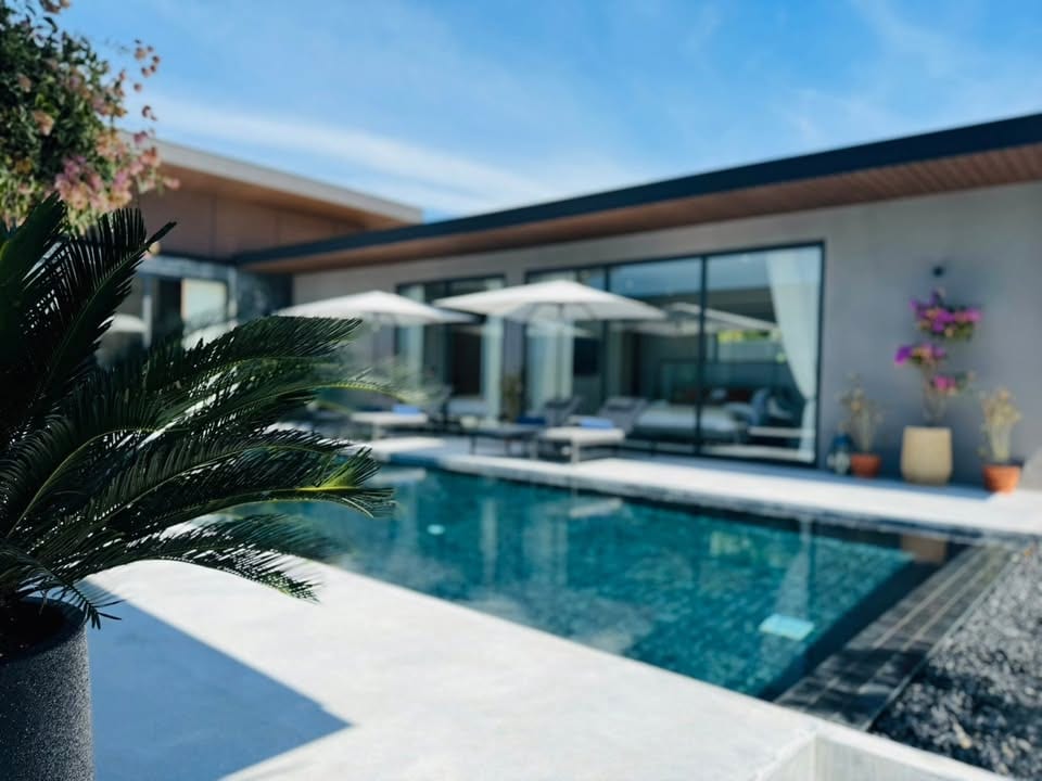 Luxury Pool Villa with Sunken Lounge — Chalong 3