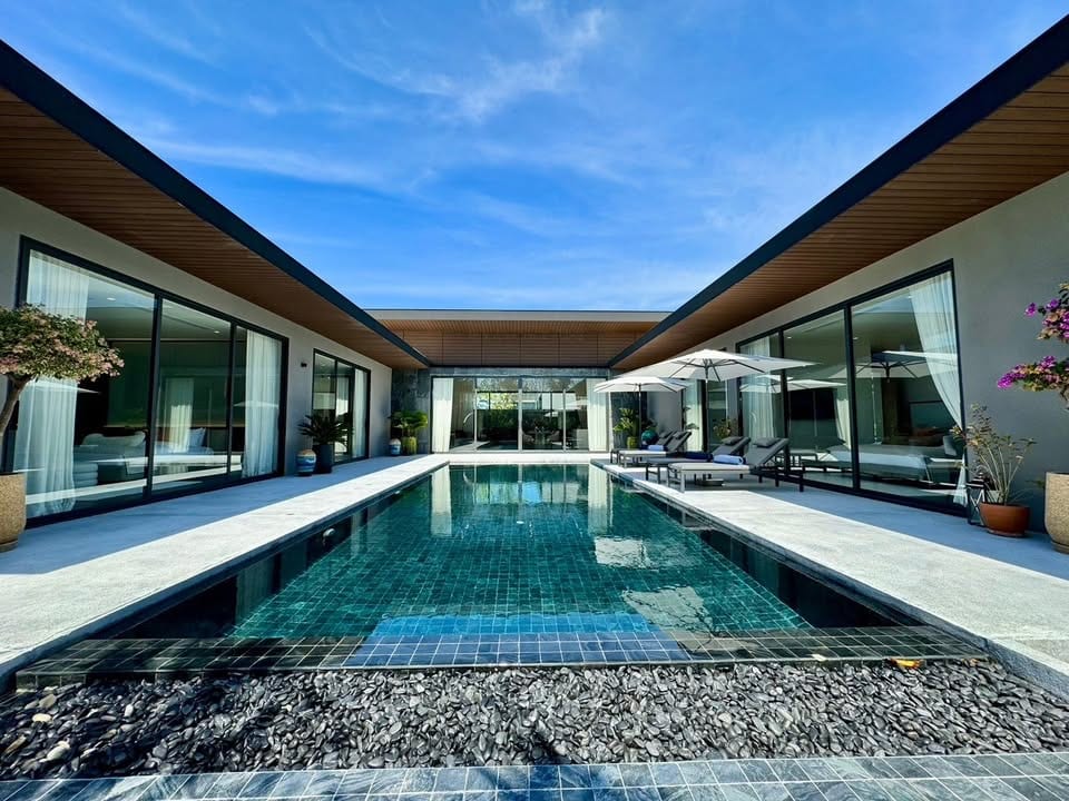 Luxury Pool Villa with Sunken Lounge — Chalong 7