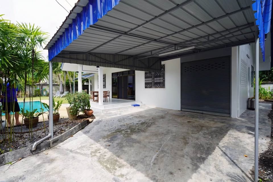 Four-Bedroom Pool Villa with Large Garden — Chalong 11