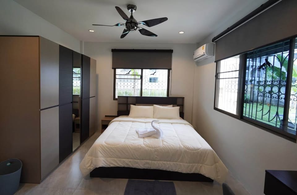 Four-Bedroom Pool Villa with Large Garden — Chalong 12