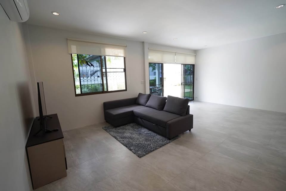 Four-Bedroom Pool Villa with Large Garden — Chalong 14