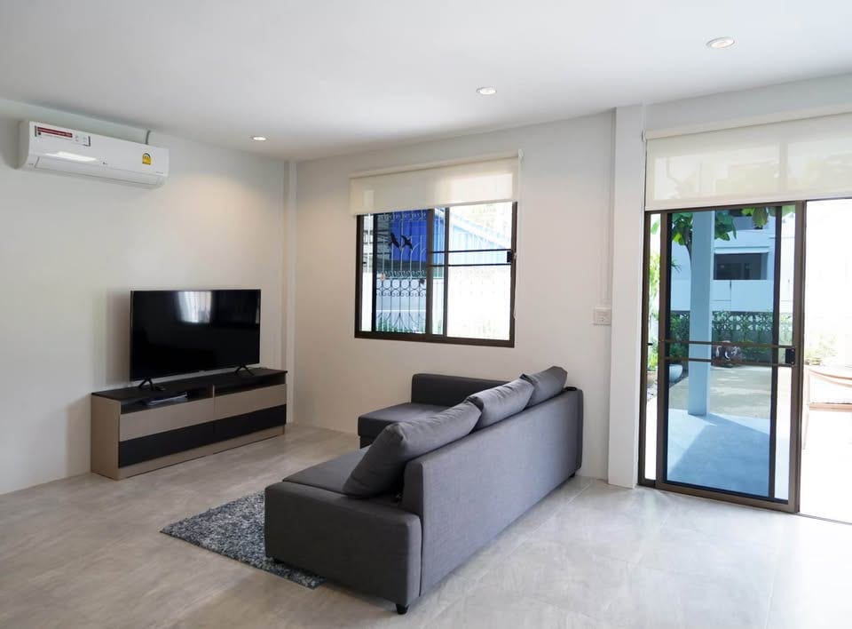 Four-Bedroom Pool Villa with Large Garden — Chalong 15