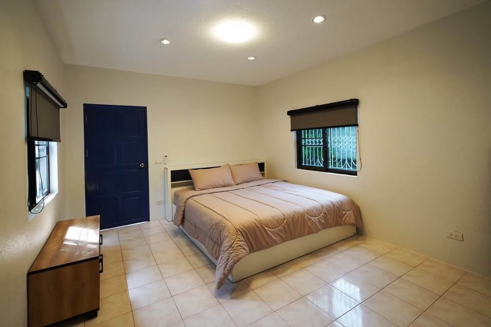 Four-Bedroom Pool Villa with Large Garden — Chalong 3