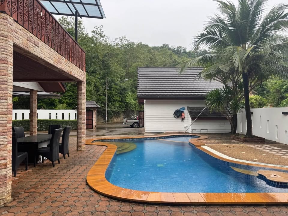 Spacious Pool Villa on a Large Plot — Chalong