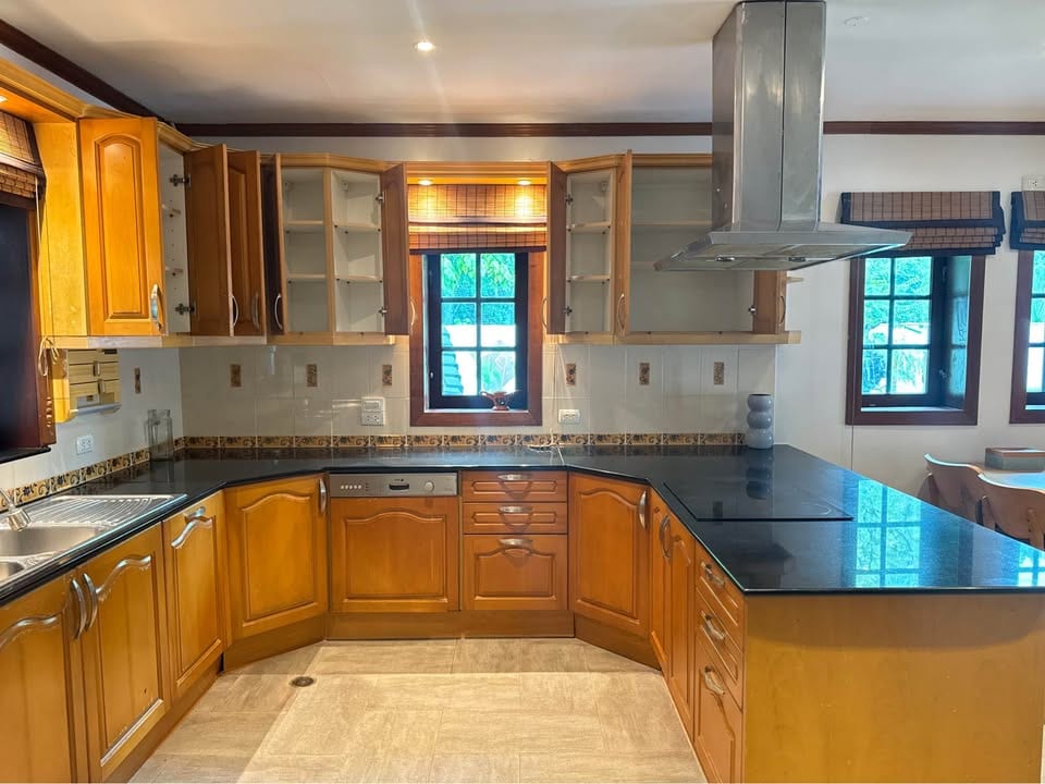 Spacious Pool Villa on a Large Plot — Chalong 3