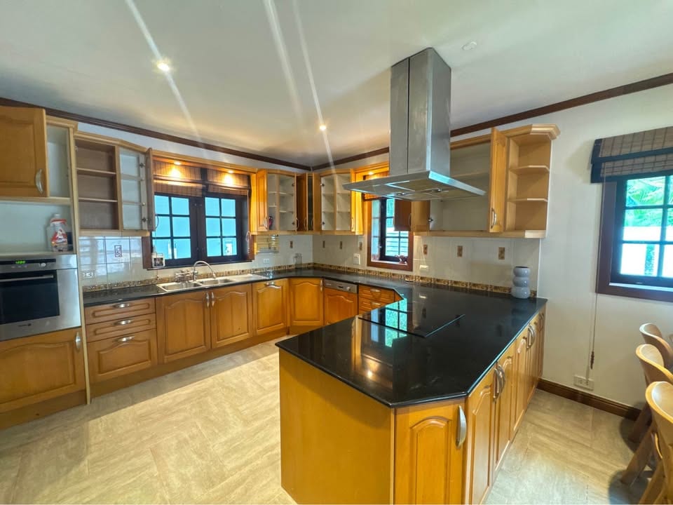 Spacious Pool Villa on a Large Plot — Chalong 6
