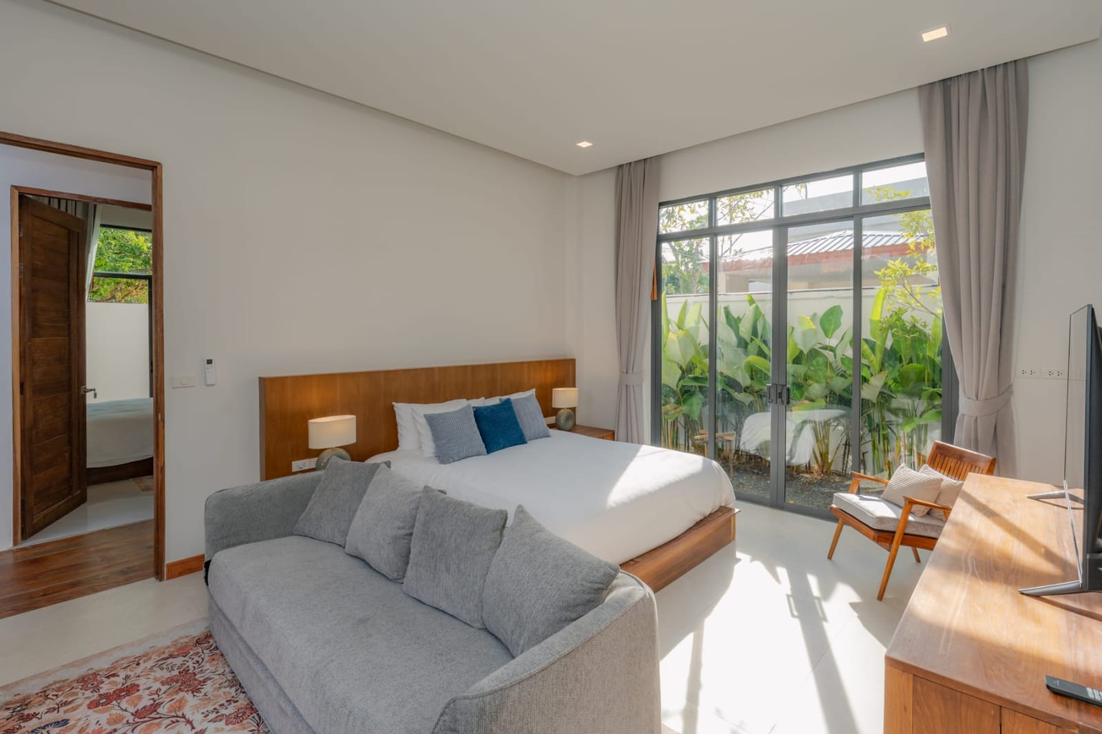 Modern Courtyard Pool Villa for Sale in Cherng Talay 3