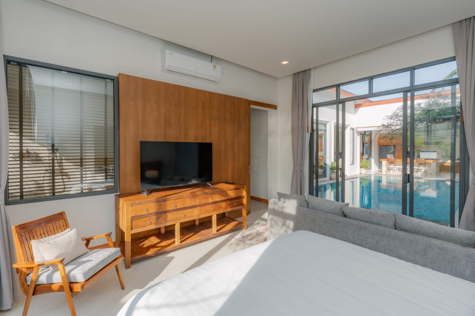 Modern Courtyard Pool Villa for Sale in Cherng Talay 9