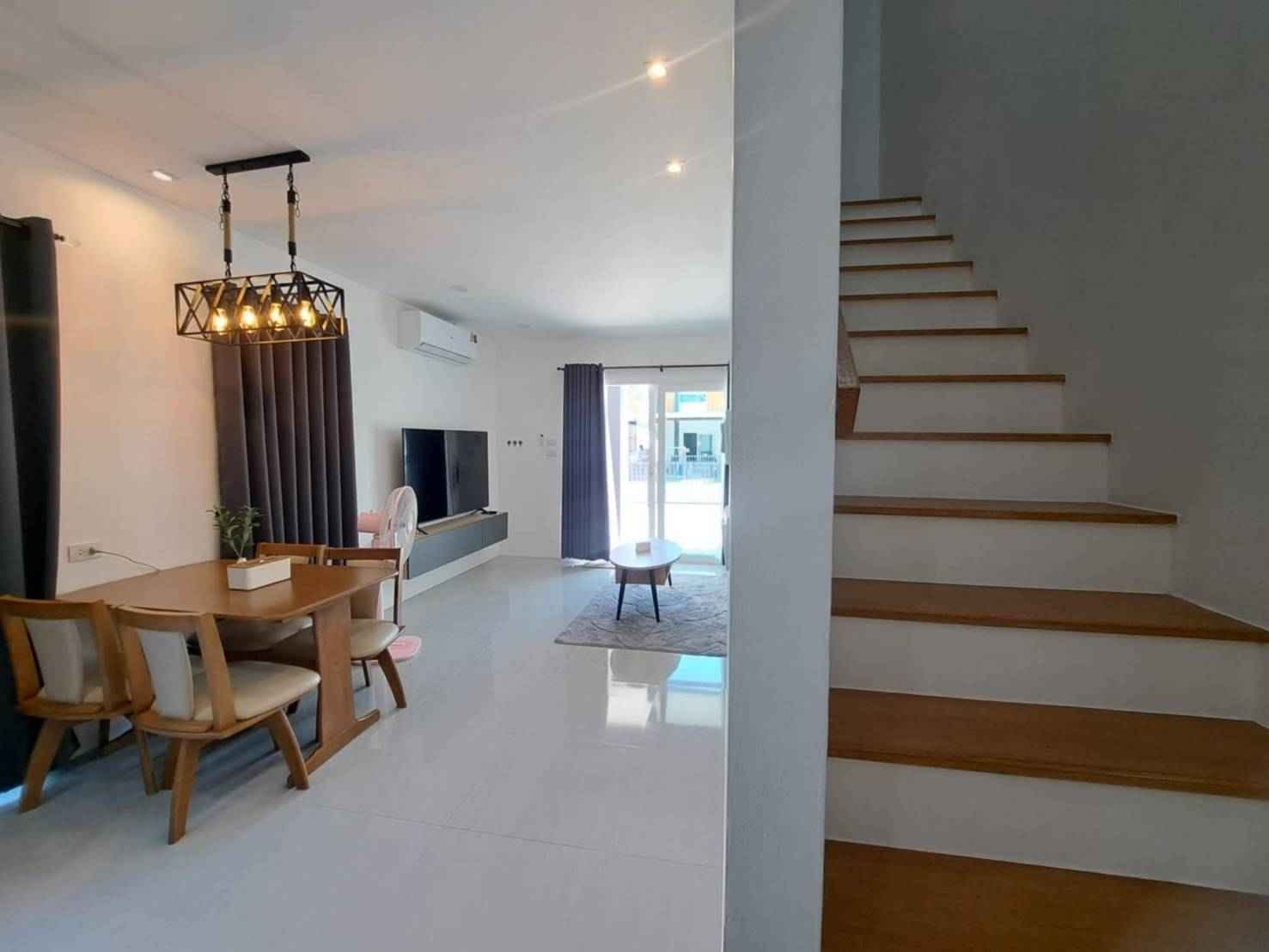 Modern 2-Bedroom Townhome in Cherng Talay 11