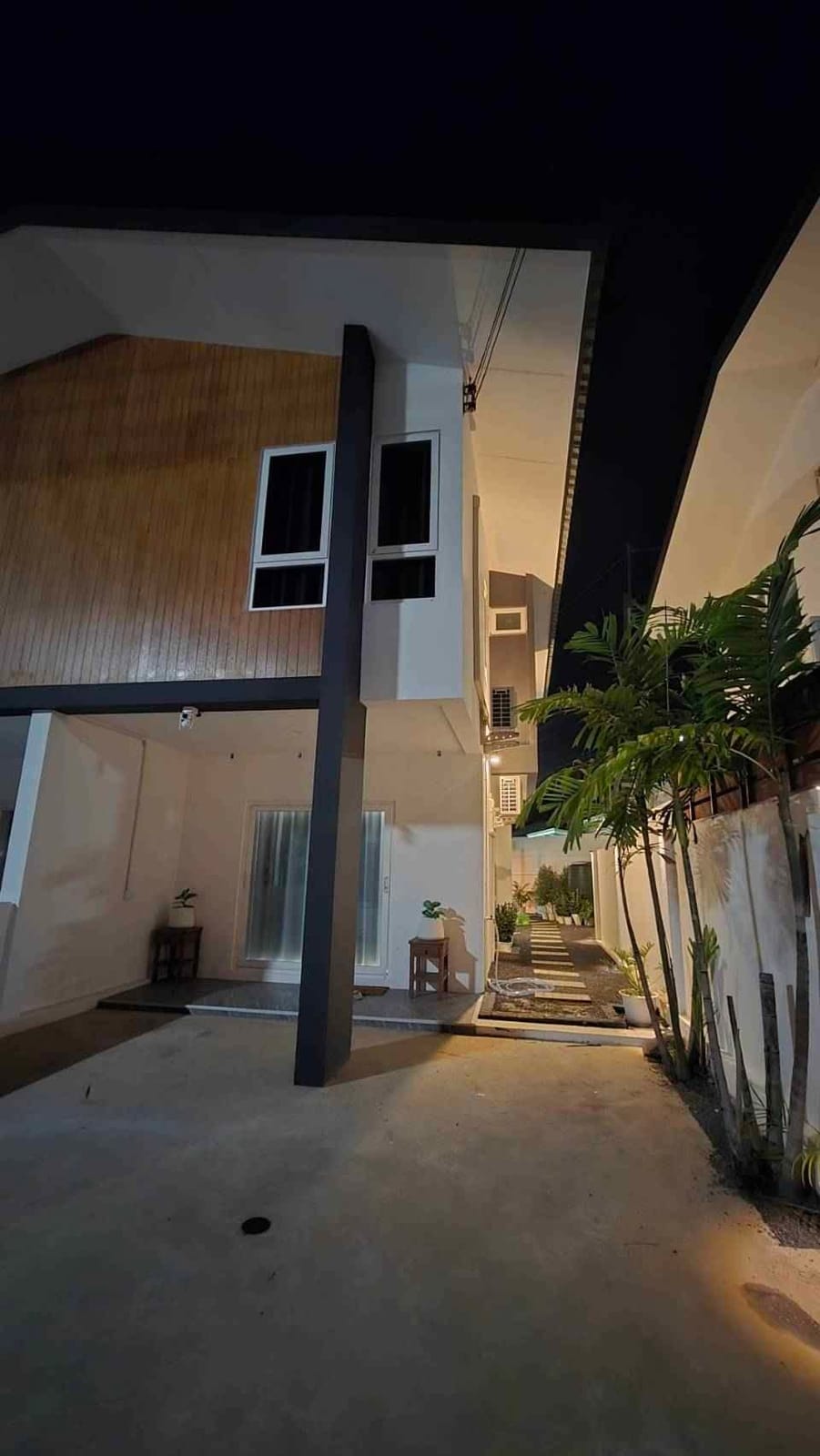 Modern 2-Bedroom Townhome in Cherng Talay 12