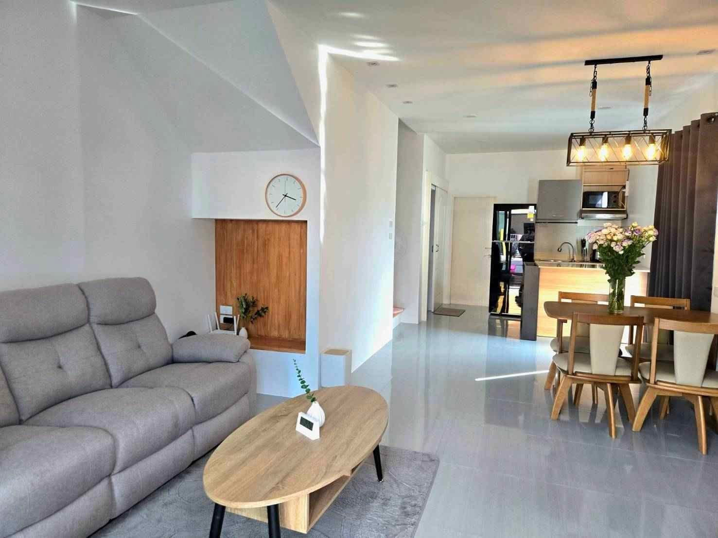 Modern 2-Bedroom Townhome in Cherng Talay 7