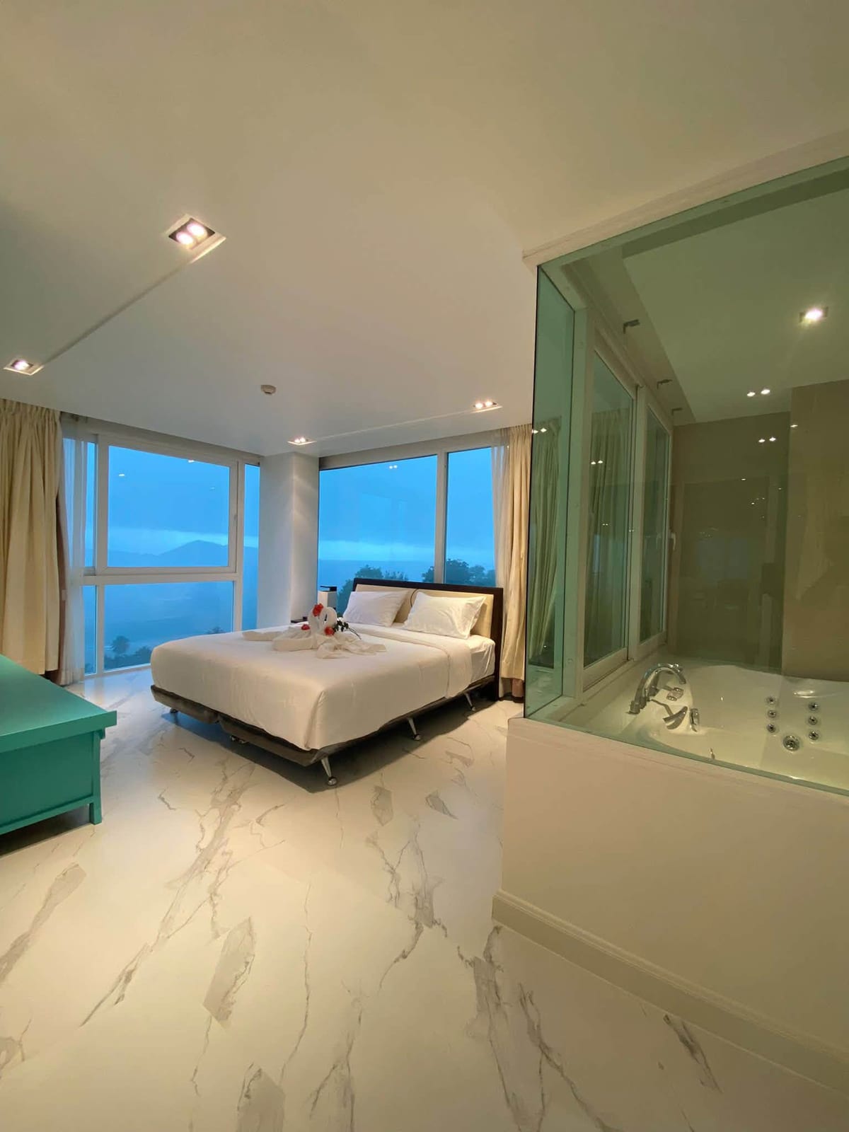 4-Bedroom Duplex Penthouse with Private Pool — Kalim, Patong 15