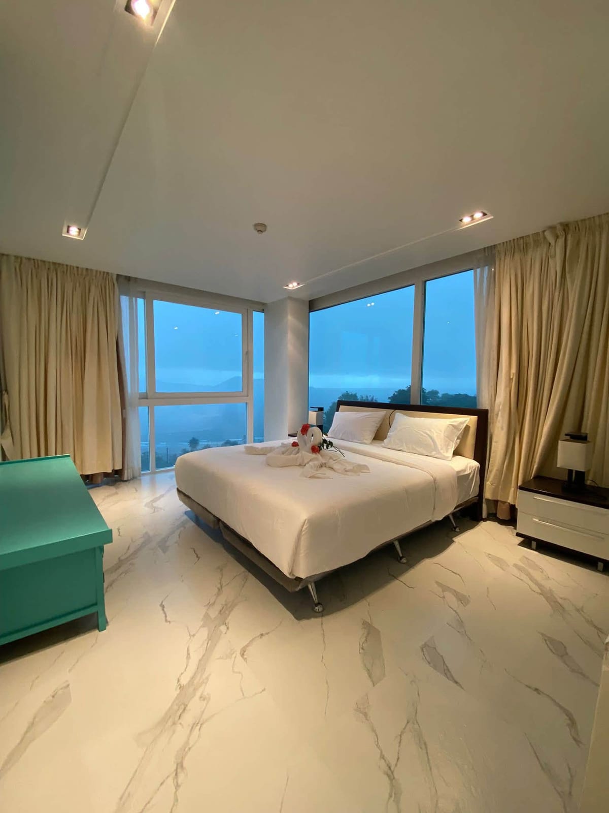4-Bedroom Duplex Penthouse with Private Pool — Kalim, Patong 16