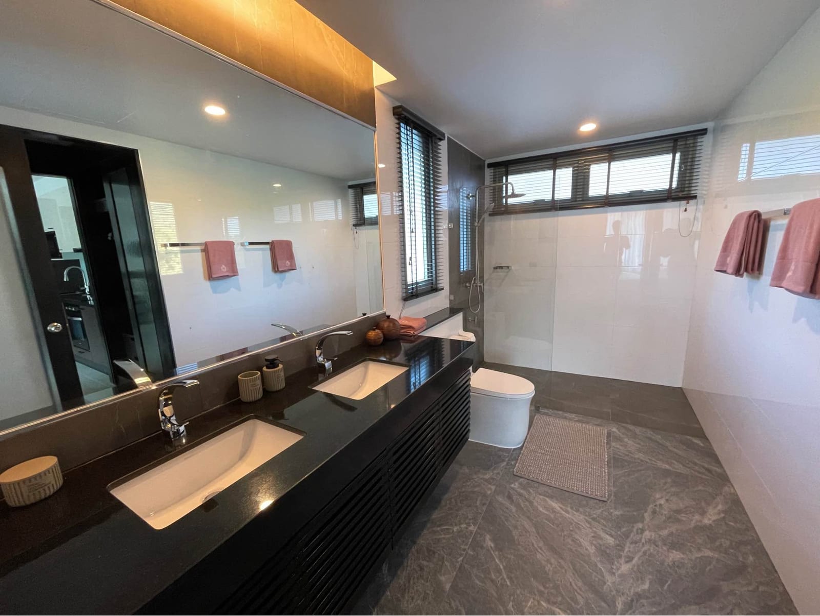1-Bedroom Apartment — The Regent, Kamala 7
