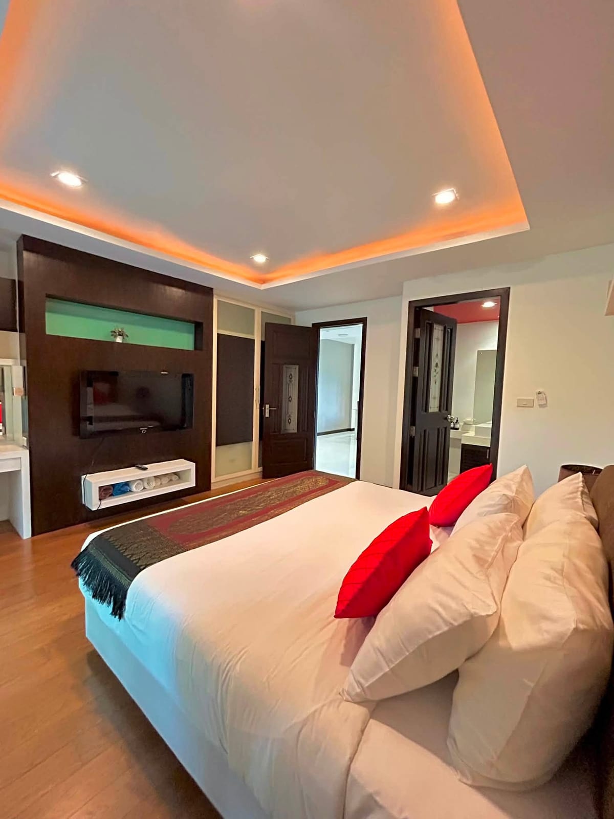 1-Bedroom Apartment with Mountain View — Villa Hill, Kamala 4