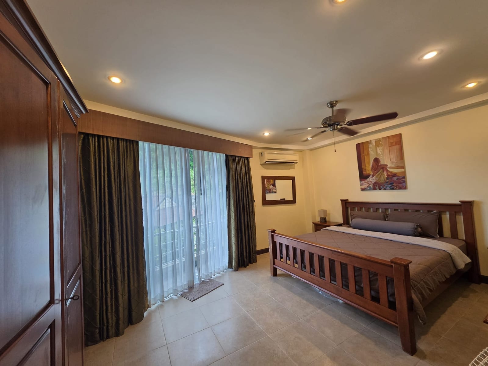 2-Bedroom Condo for Rent in Kata, Phuket — interior view