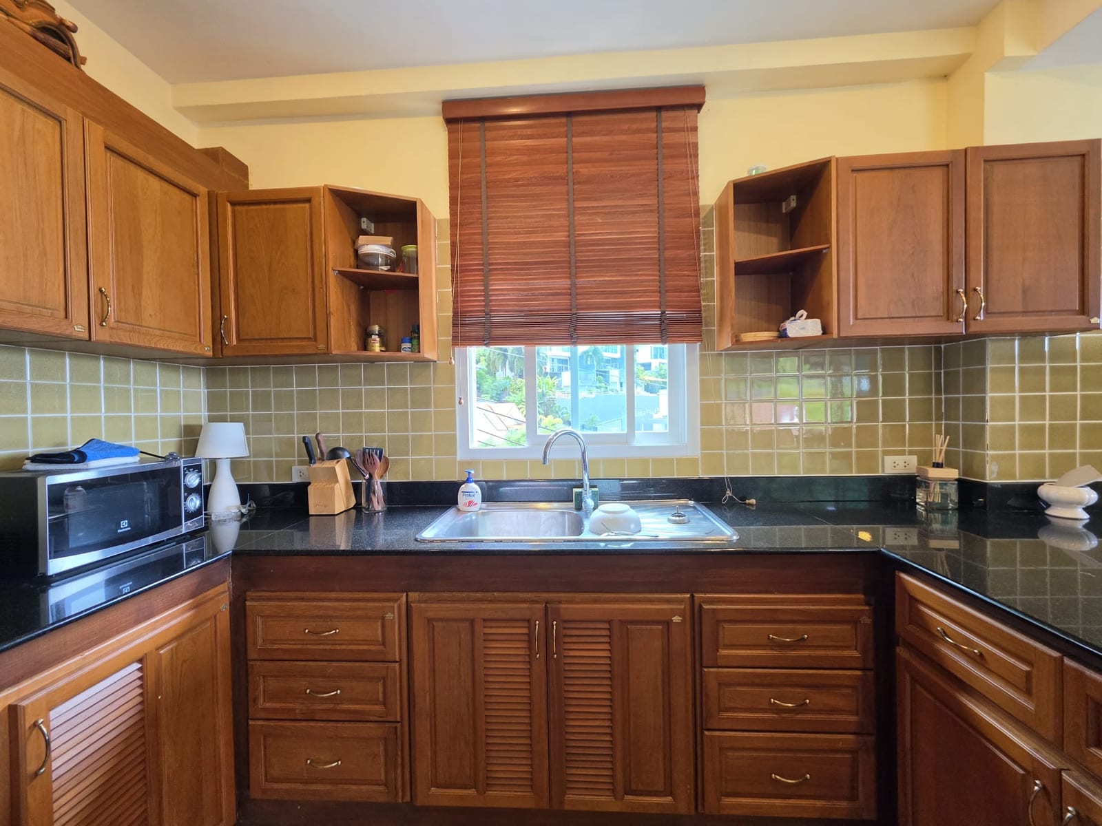 2-Bedroom Condo for Rent in Kata, Phuket — interior view