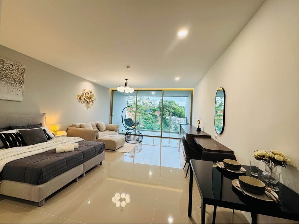 Spacious Studio with Sea and Pool View — Veloche, Karon 4
