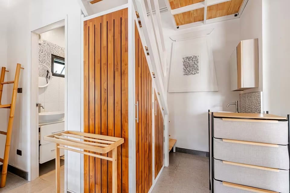 Four-Bedroom Hillside House with Sea View — Kata