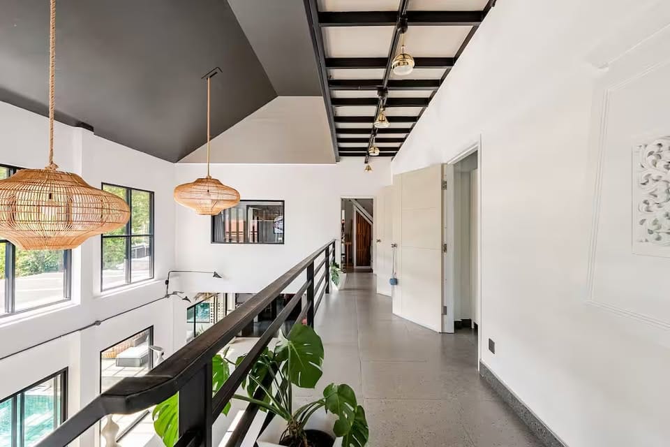 Four-Bedroom Hillside House with Sea View — Kata