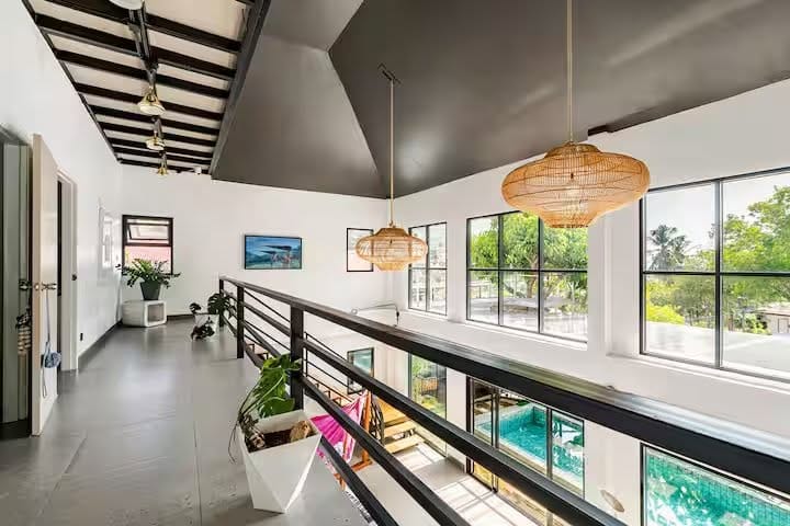 Four-Bedroom Hillside House with Sea View — Kata