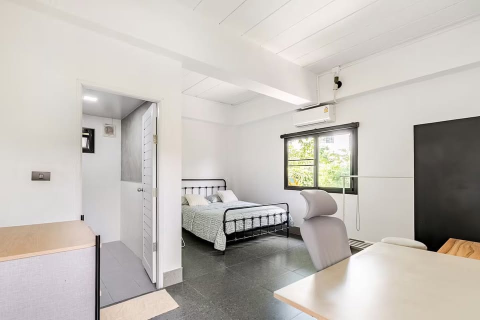 Four-Bedroom Hillside House with Sea View — Kata