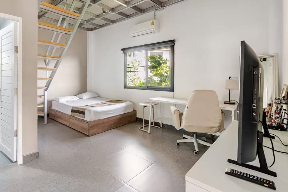 Four-Bedroom Hillside House with Sea View — Kata