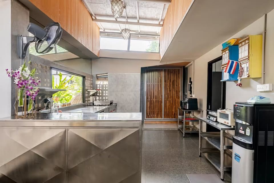 Four-Bedroom Hillside House with Sea View — Kata