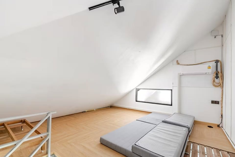 Four-Bedroom Hillside House with Sea View — Kata