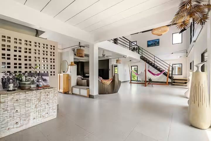 Four-Bedroom Hillside House with Sea View — Kata
